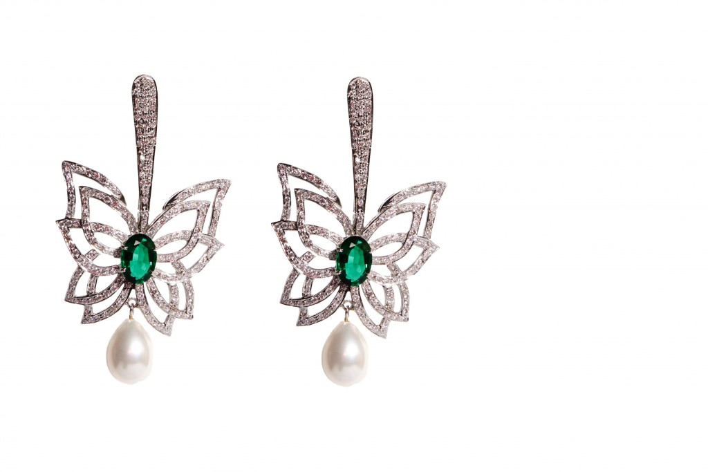 Dillano Earring, Material used- Diamonds , green onyx and pearls. Price- 2,96,000