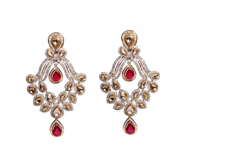 Dillano, Material used- Kundan , diamonds and rubies. cost price-3,25,000