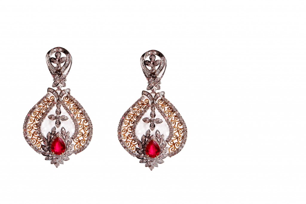 Dillano,Fusion of gold jali with diamond. Material used - Diamonds and rubby.Cost price-3,25,000 (2)