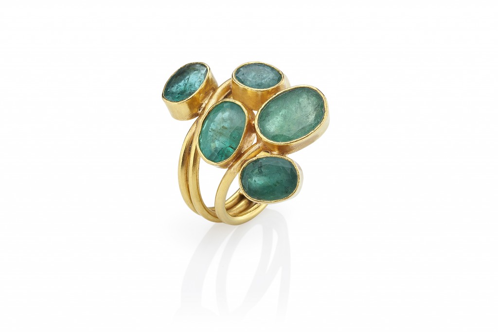 GRA02_Grapes_Ring with emeralds 22K