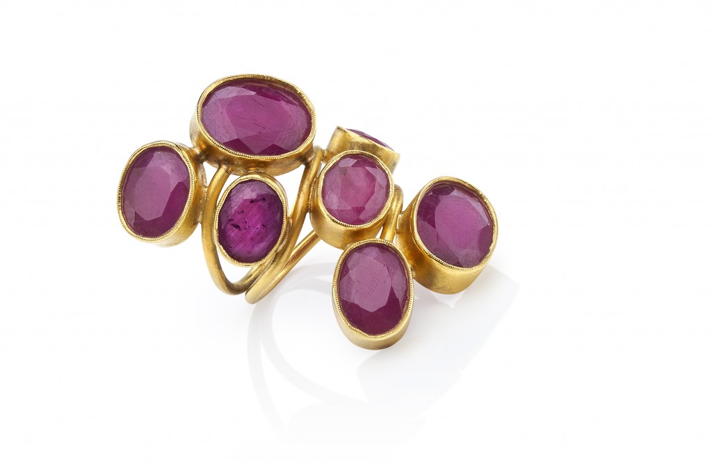 GRA03_Grapes_Ring with rubies 22K