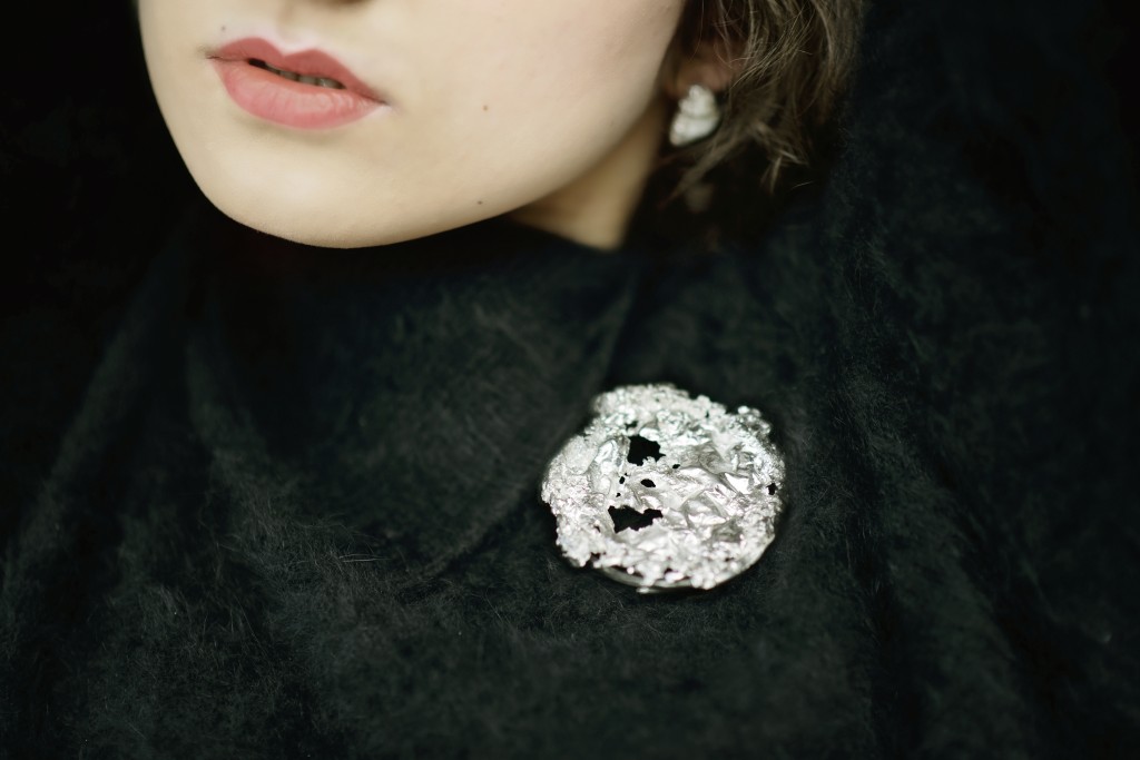 ELLIS MHAIRI CAMERON. BROOCH. CAIRN COLLECTION. SILVER & STONE. IMAGE CREDIT SIMONA CIOCARLAN.