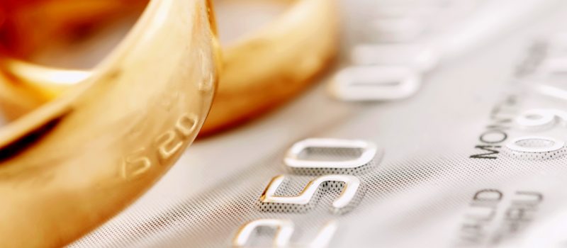 Weddings on credit? Average costs revealed… two wedding bands on credit card depicting the current cost of weddings